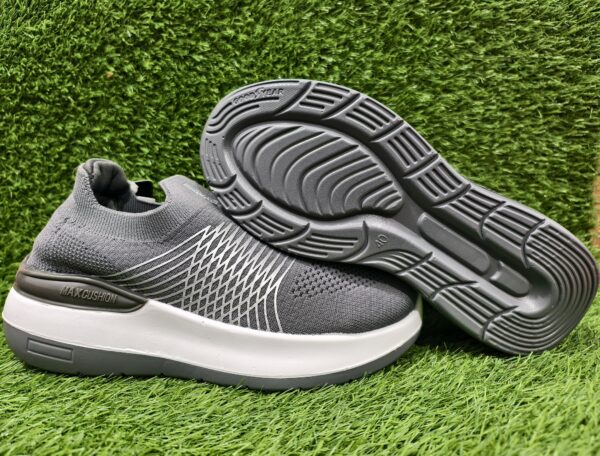 MEDICATED MAX CUSION SKETCHERS FOR MEN