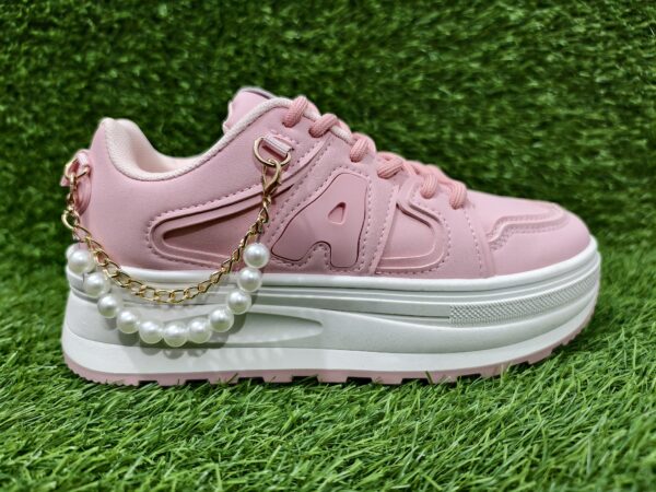 Platform sneaker for girls