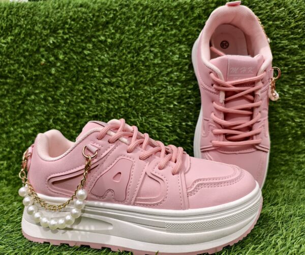 Platform sneaker for girls