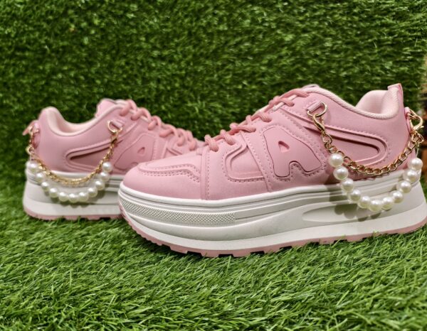 Platform sneaker for girls